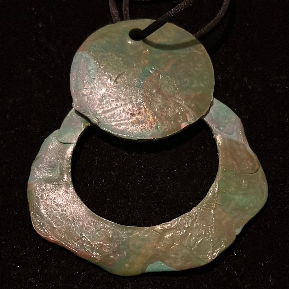 Unique Green Circular Pendant Hand Design Necklace